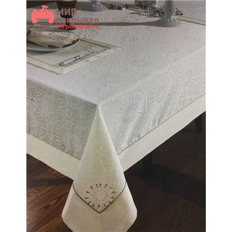 Скатерть с салфетками Maison D'or Baroque 3 -w/crystal silver lurex